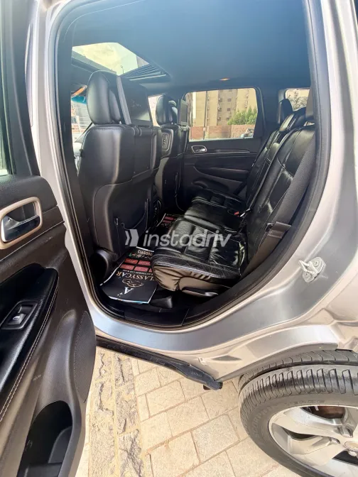 Jeep Grand Cherokee 2016 Silver Automatic Used for Sale in Greater Cairo ( Cairo + Giza) - 5