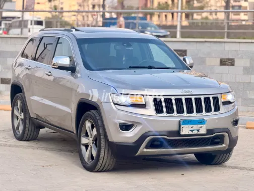 Jeep Grand Cherokee 2016 Silver Automatic Used for Sale in Greater Cairo ( Cairo + Giza) - 6