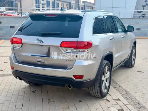 Jeep Grand Cherokee 2016 Silver Automatic Used for Sale in Greater Cairo ( Cairo + Giza) - 7