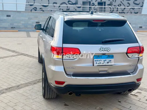 Jeep Grand Cherokee 2016 Silver Automatic Used for Sale in Greater Cairo ( Cairo + Giza) - 9