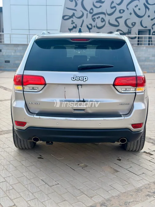 Jeep Grand Cherokee 2016 Silver Automatic Used for Sale in Greater Cairo ( Cairo + Giza) - 10