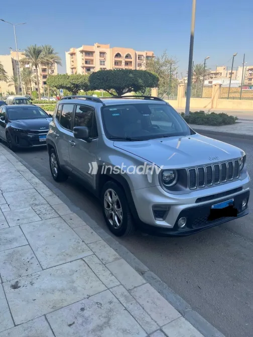جيب رينيجيد 2020 فضي أوتوماتيك مستعملة للبيع في القاهرة الكبرى ( القاهرة - الجيزة) - 5