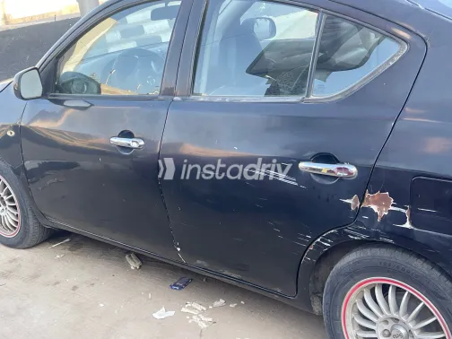 Nissan Sunny 2013 Black Manual Used for Sale in Greater Cairo ( Cairo + Giza) - 4