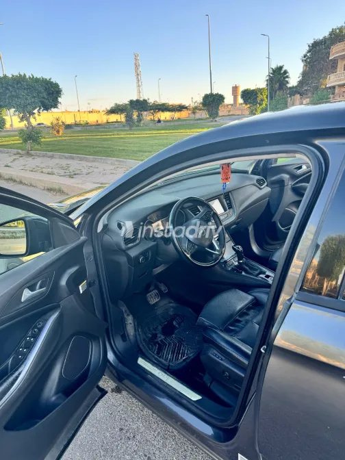 Opel Grandland 2020 Dark Gray Automatic Used for Sale in Greater Cairo ( Cairo + Giza) - 3