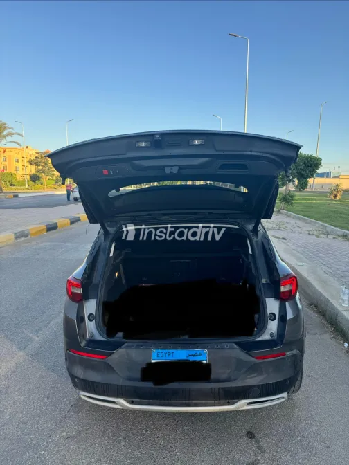 Opel Grandland 2020 Dark Gray Automatic Used for Sale in Greater Cairo ( Cairo + Giza) - 4