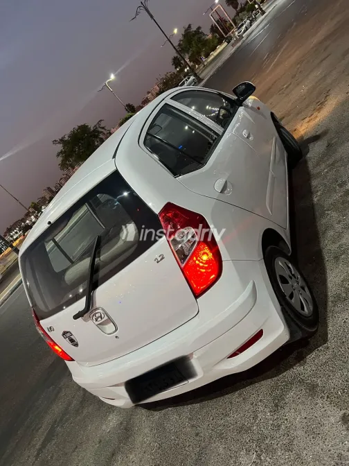 Hyundai I10 2014 White Automatic Used for Sale in Greater Cairo ( Cairo + Giza) - 4