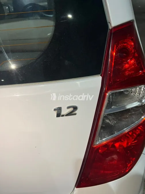 Hyundai I10 2014 White Automatic Used for Sale in Greater Cairo ( Cairo + Giza) - 6