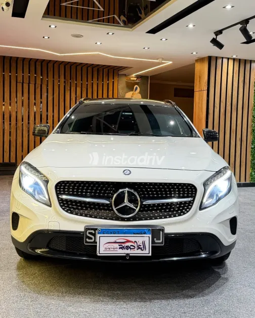 Mercedes GLC 250 2015 White Automatic Used for Sale in Greater Cairo ( Cairo + Giza) - 8