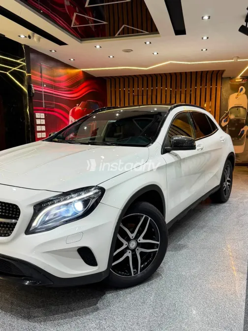 Mercedes GLC 250 2015 White Automatic Used for Sale in Greater Cairo ( Cairo + Giza) - 9