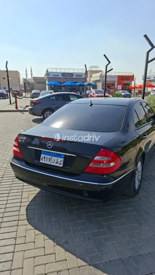 Mercedes E 320 2003 Black Automatic Used for Sale in Greater Cairo ( Cairo + Giza) - 6