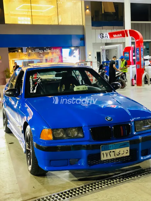 BMW 318 1992 Blue Manual Used for Sale in Greater Cairo ( Cairo + Giza) - 4