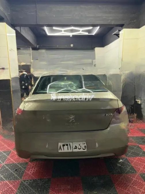 Peugeot 301 2015 Gold Automatic Used for Sale in El Qanater El Khayreya - 4