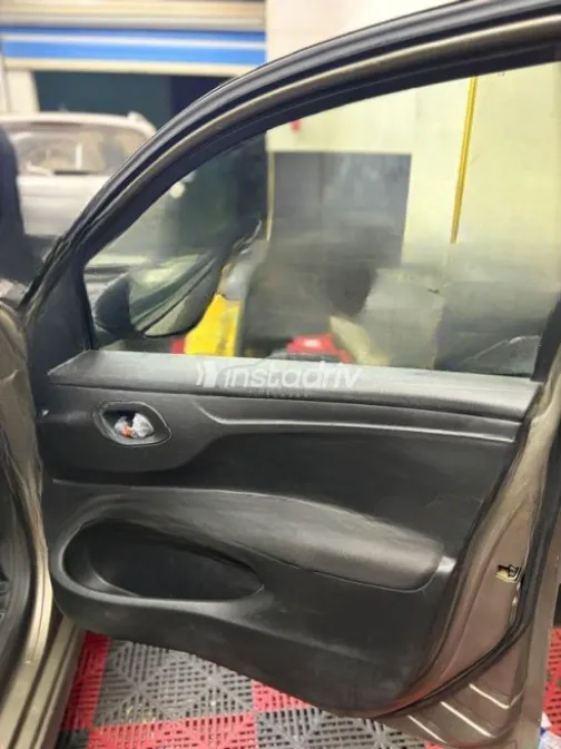 Peugeot 301 2015 Gold Automatic Used for Sale in El Qanater El Khayreya - 8