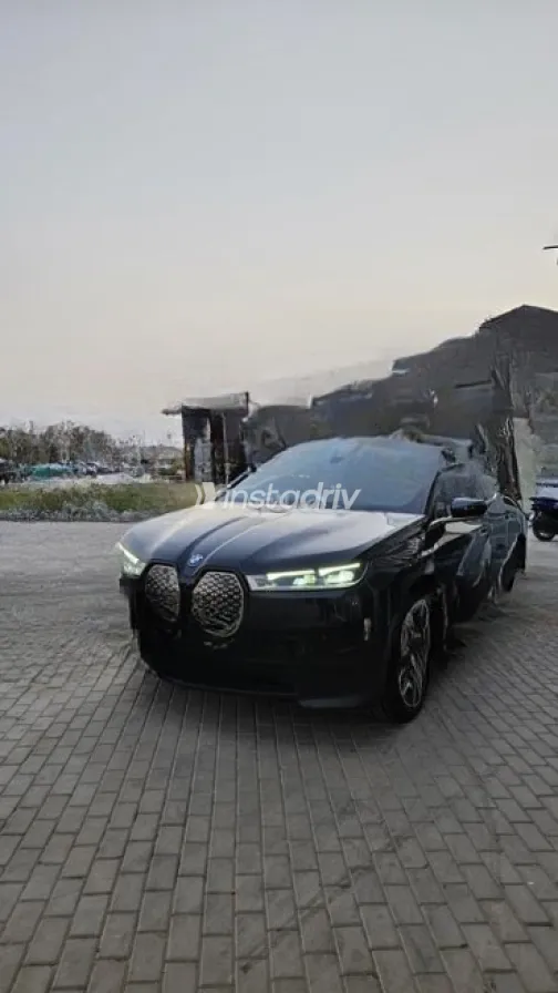 BMW IX 2022 Black Automatic Used for Sale in Sheikh Zayed City - 3