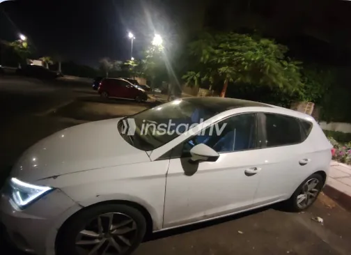Seat Leon 2017 White Automatic Used for Sale in Greater Cairo ( Cairo + Giza) - 3