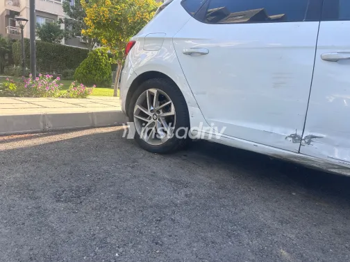 Seat Leon 2017 White Automatic Used for Sale in Greater Cairo ( Cairo + Giza) - 5