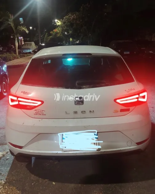 Seat Leon 2017 White Automatic Used for Sale in Greater Cairo ( Cairo + Giza) - 8