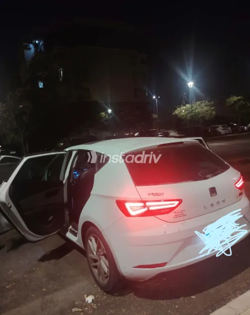 Seat Leon 2017 White Automatic Used for Sale in Greater Cairo ( Cairo + Giza) - 10