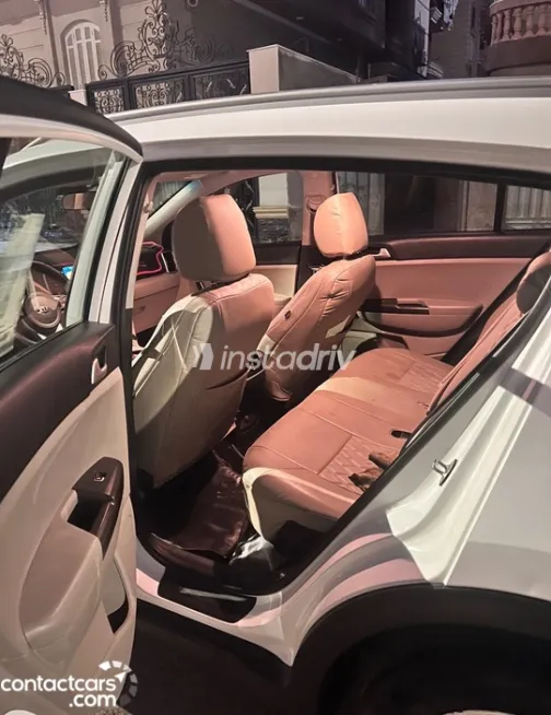 Kia Sportage 2020 White Automatic Used for Sale in Greater Cairo ( Cairo + Giza) - 3
