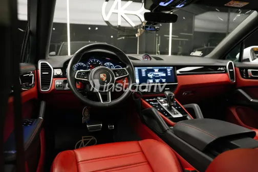 Porsche Cayenne S 2021 White Automatic Used for Sale in Greater Cairo ( Cairo + Giza) - 9