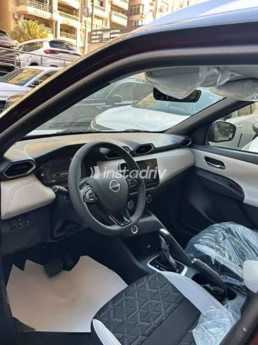 Nissan Magnite 2027 White Automatic New for Sale in Nasr city - 4