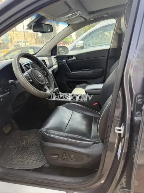 Kia Sportage 2017 Gray Automatic Used for Sale in Greater Cairo ( Cairo + Giza) - 3