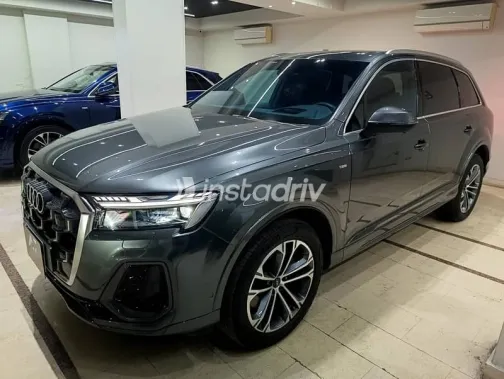 اودي Q7 2025 رمادي أوتوماتيك مستعملة للبيع في القاهرة - 2