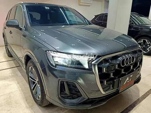 اودي Q7 2025 رمادي أوتوماتيك مستعملة للبيع في القاهرة - 3