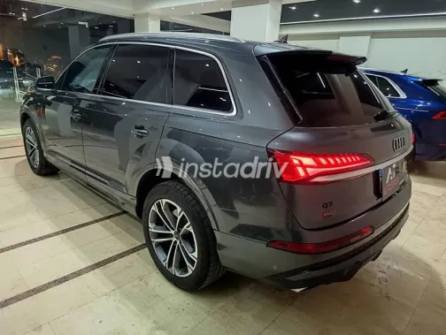 اودي Q7 2025 رمادي أوتوماتيك مستعملة للبيع في القاهرة - 5