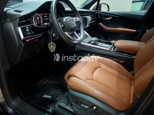 اودي Q7 2025 رمادي أوتوماتيك مستعملة للبيع في القاهرة - 8