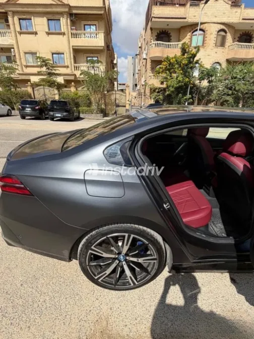 بي ام دبليو I5 2024 رمادي أوتوماتيك مستعملة للبيع في القاهرة - 8