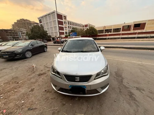 Seat Ibiza 2017 Silver Automatic Used for Sale in Greater Cairo ( Cairo + Giza) - 2