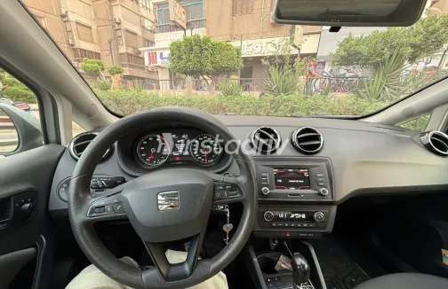 Seat Ibiza 2017 Silver Automatic Used for Sale in Greater Cairo ( Cairo + Giza) - 3
