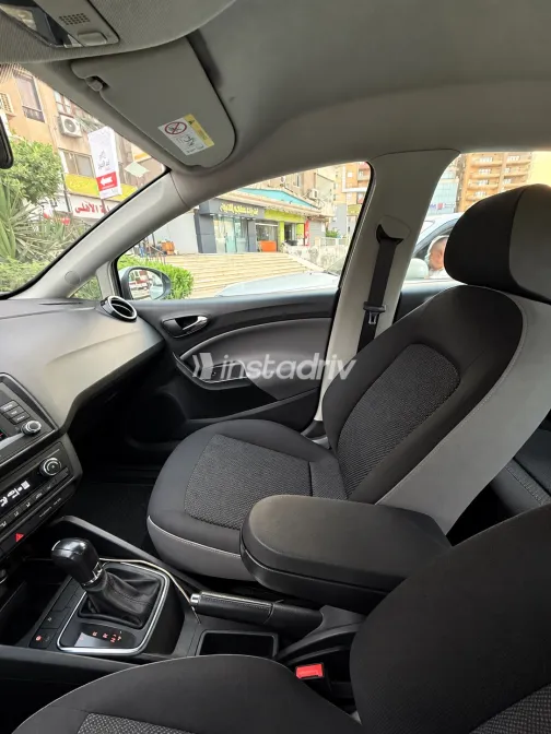 Seat Ibiza 2017 Silver Automatic Used for Sale in Greater Cairo ( Cairo + Giza) - 5