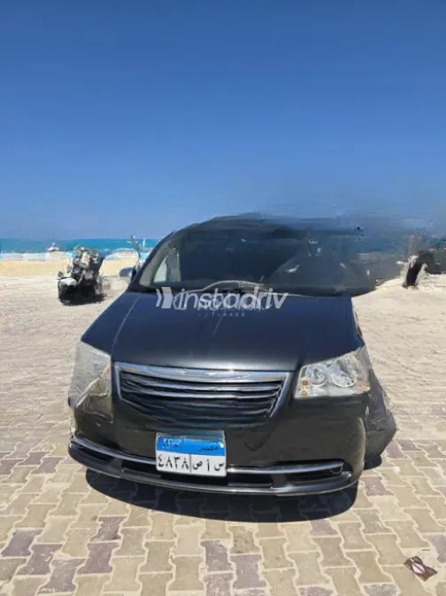 Chrysler Town & Country 2011 Petroleum Automatic Used for Sale in Alexandria - 4