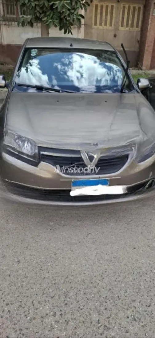 Renault Logan 2016 Champagne Automatic Used for Sale in Sheikh Zayed City - 1