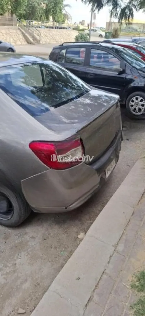 Renault Logan 2016 Champagne Automatic Used for Sale in Sheikh Zayed City - 2