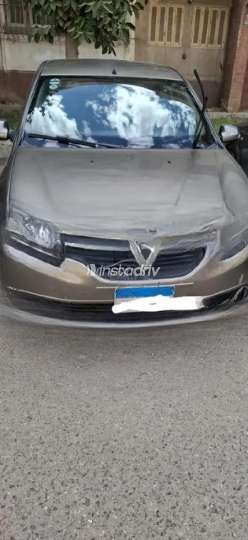 Renault Logan 2016 Champagne Automatic Used for Sale in Sheikh Zayed City - 4