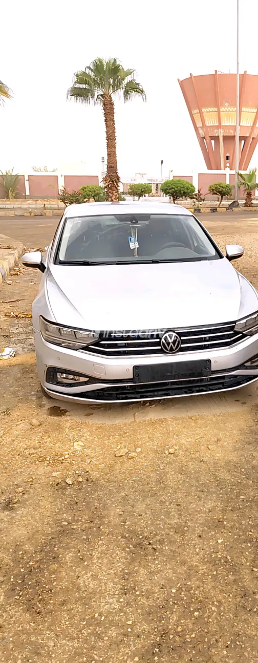 Volkswagen Passat 2020 Silver Automatic Used for Sale in Greater Cairo ( Cairo + Giza) - 3