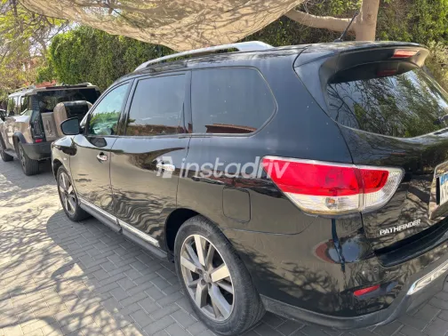 Nissan Pathfinder 2014 Black Automatic Used for Sale in Greater Cairo ( Cairo + Giza) - 3