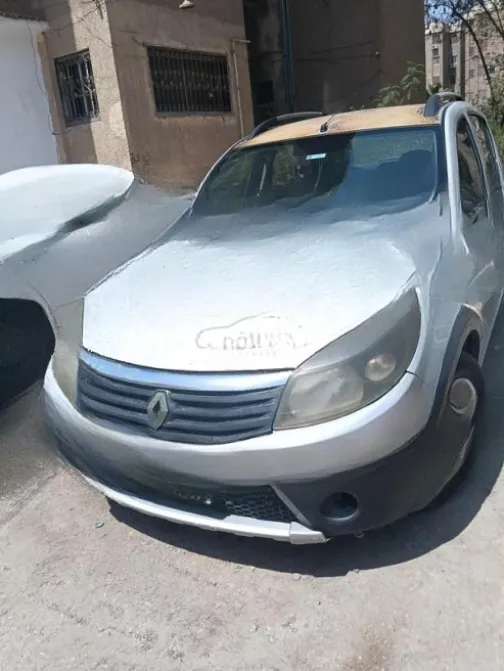 Renault Sandero Step Way 2013 Silver Manual Used for Sale in Cairo - 1