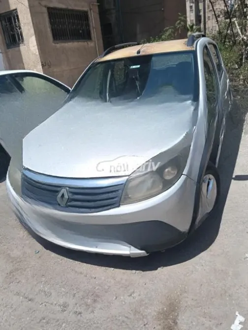 Renault Sandero Step Way 2013 Silver Manual Used for Sale in Cairo - 2
