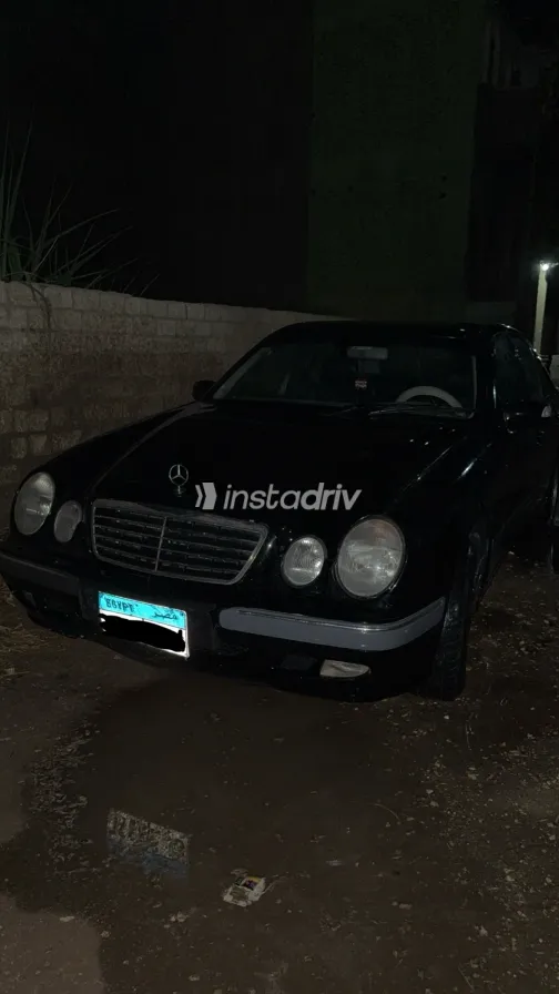 Mercedes E 200 2001 Black Automatic Used for Sale in Greater Cairo ( Cairo + Giza) - 3