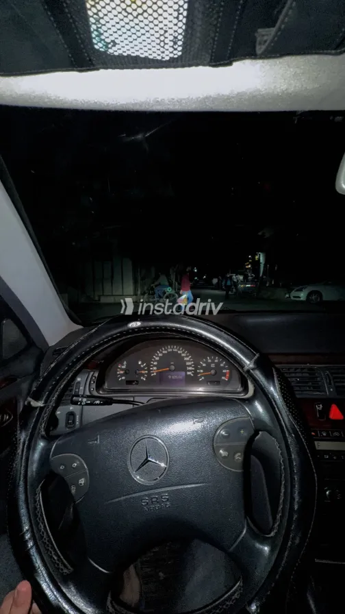 Mercedes E 200 2001 Black Automatic Used for Sale in Greater Cairo ( Cairo + Giza) - 4