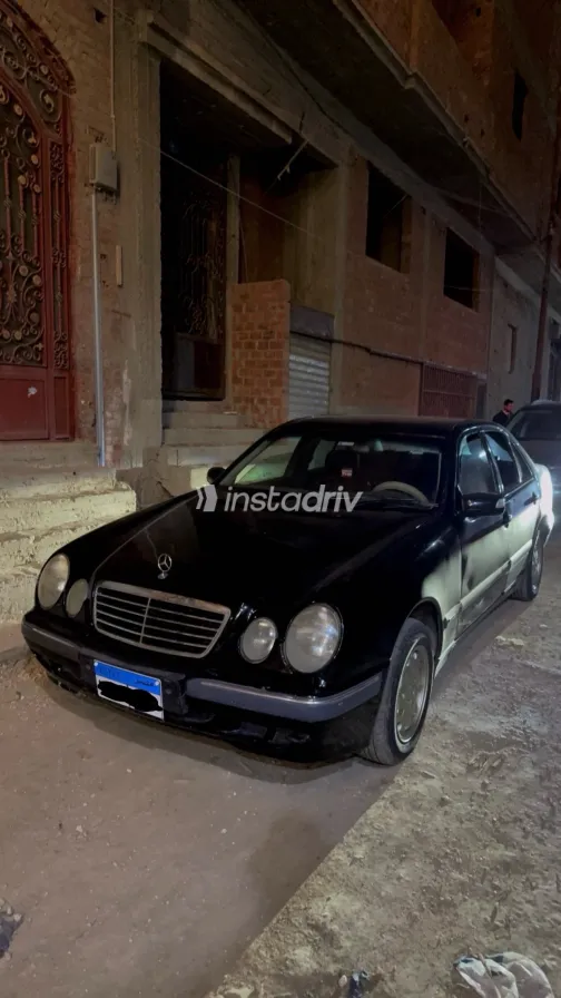Mercedes E 200 2001 Black Automatic Used for Sale in Greater Cairo ( Cairo + Giza) - 5