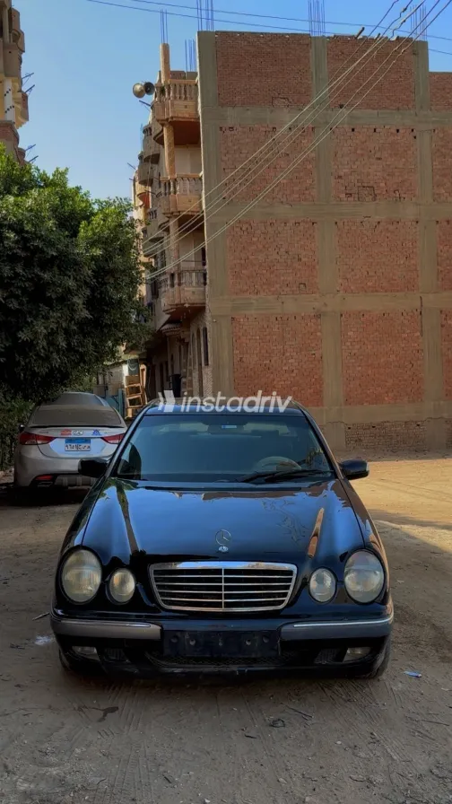 Mercedes E 200 2001 Black Automatic Used for Sale in Greater Cairo ( Cairo + Giza) - 6