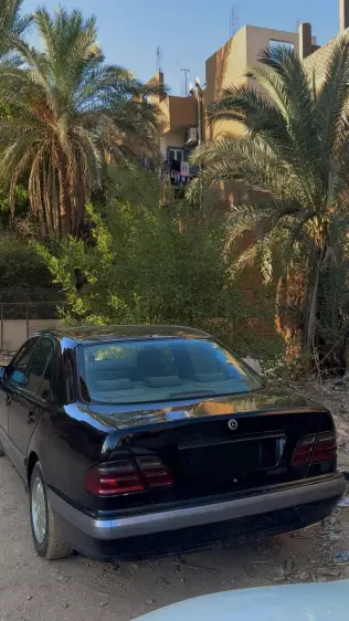 Mercedes E 200 2001 Black Automatic Used for Sale in Greater Cairo ( Cairo + Giza)