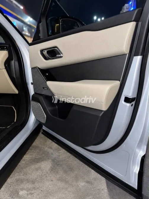 Land Rover Velar 2021 Gray Automatic Used for Sale in Nasr city - 7