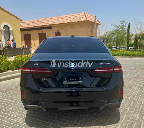 بي ام دبليو I5 2024 أسود أوتوماتيك مستعملة للبيع في القاهرة الكبرى ( القاهرة - الجيزة) - 3