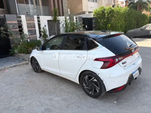 هيونداي I20 2022 أبيض أوتوماتيك مستعملة للبيع في القاهرة الكبرى ( القاهرة - الجيزة) - 5